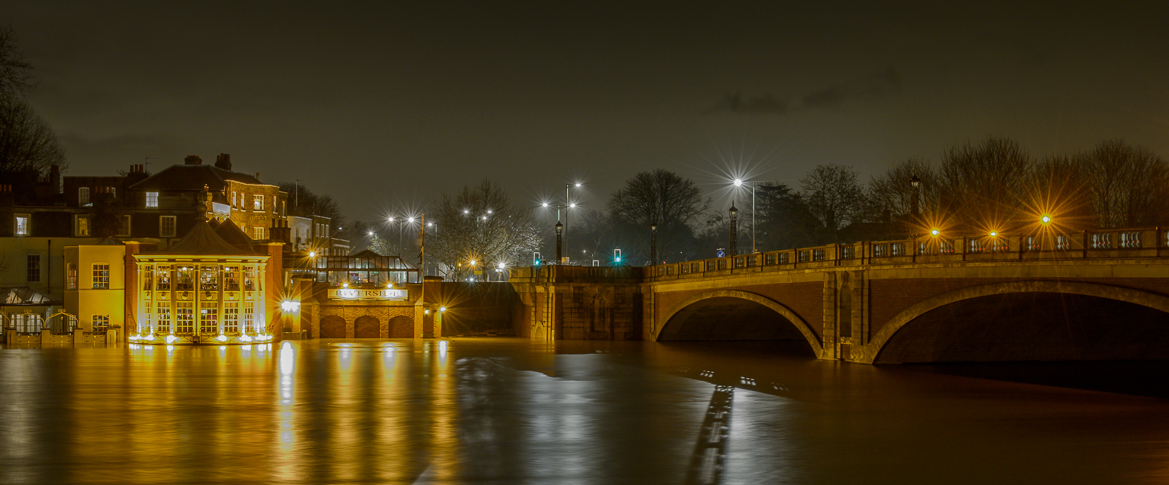 Hampton Court Bridge at 09:50 Jan 7th