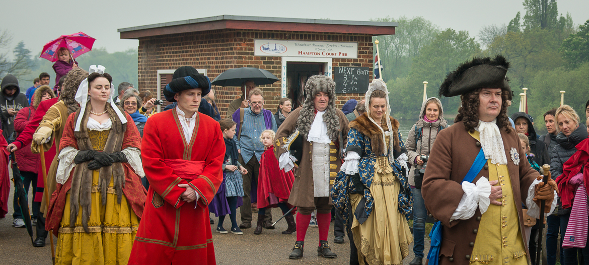 George I arrives at Hampton Court Palace